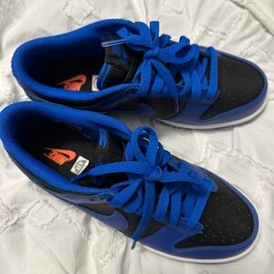 Nike boys 6.5/ women 8 Vibrant Blue and Black Sneakers